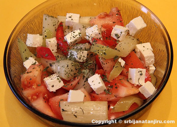 Salata od špargle i paradajza